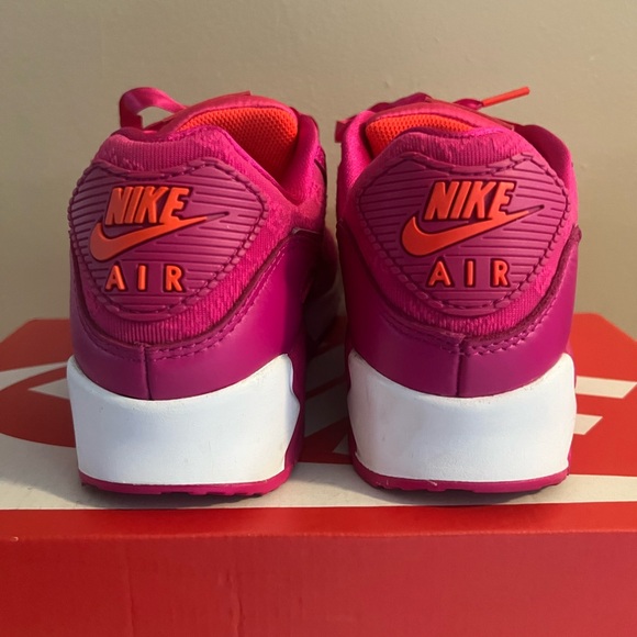 Nike Women's Pink Air Max 90 ‘Valentines Day’ - Picture 4 of 5